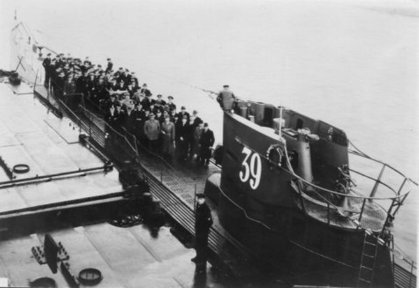 U-39 i jego załoga (domena publiczna).