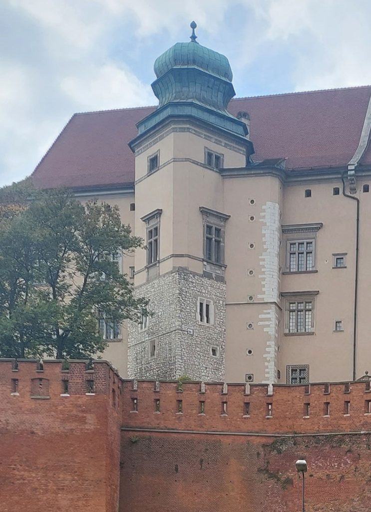 Wieża Jordanka wtopiona we wschodnie skrzydło Wawelu. Fot. Kamil Janicki.