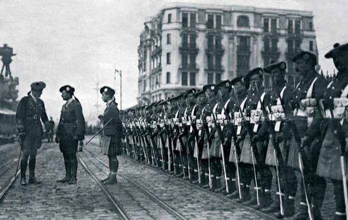 Brytyjskie wojska okupacyjne w Stambule (domena publiczna).