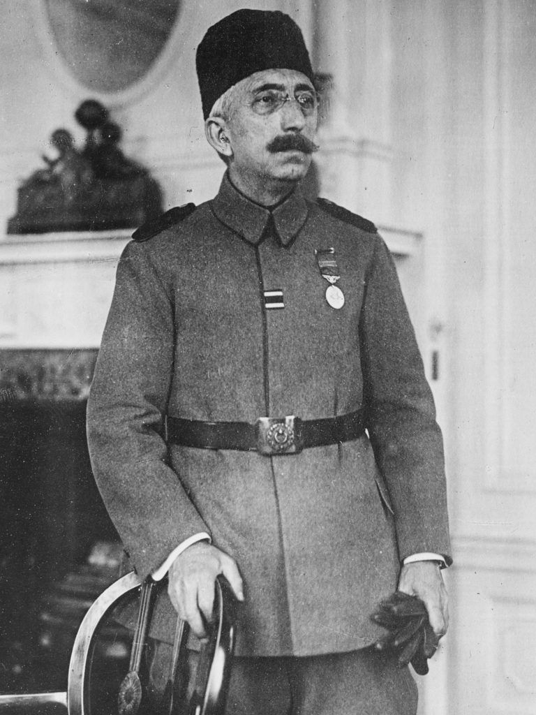 Sułtan Mehmeda VI na zdjęciu z 1918 roku (domena publiczna).
