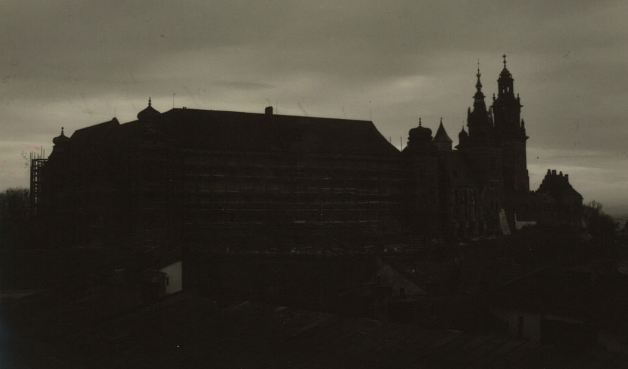 Wawel w ciemnościach. Fotografia z początku XX wieku.