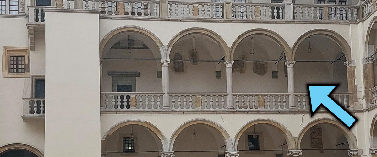 Zamurowane okna na pierwszym piętrze Wawelu