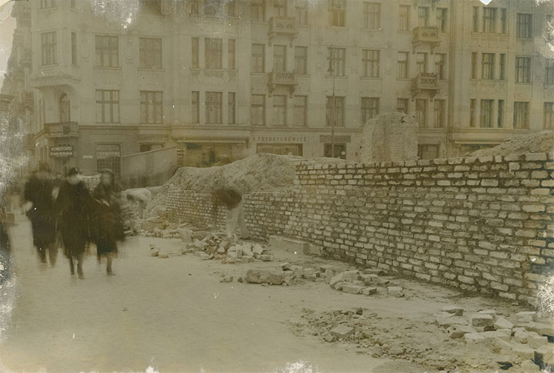 Budowa murów getta warszawskiego (fot. ze zbiorów Archiwum Państwowego w Warszawie).