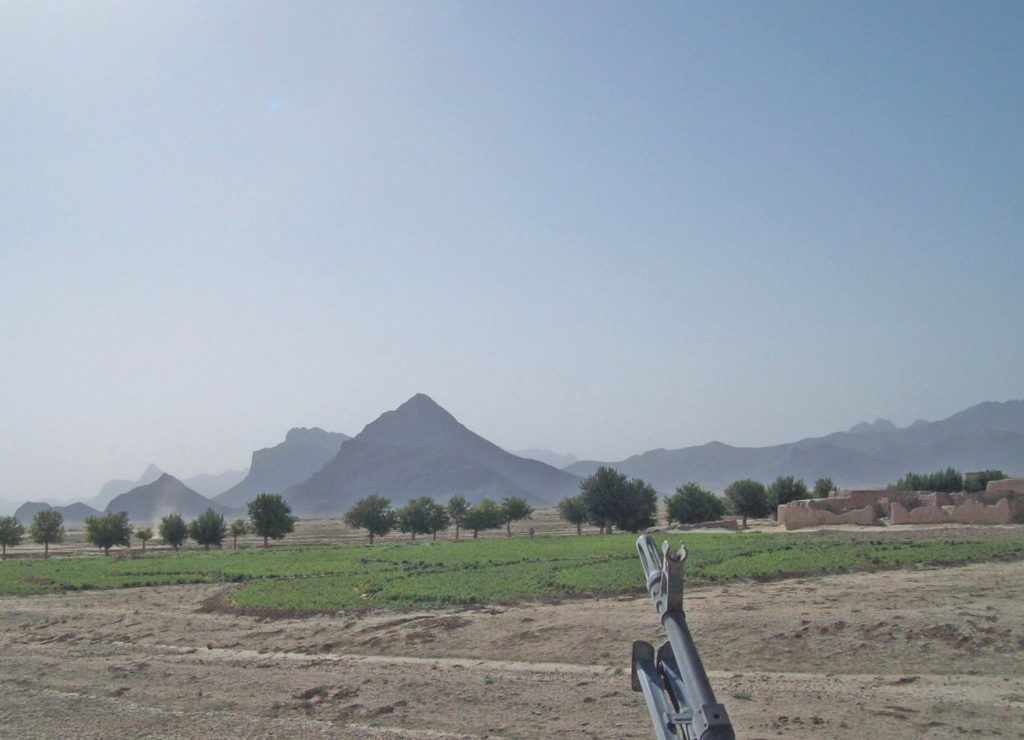 Krajobraz prowincji Ghazni. Zdjęcie i podpis z książki Zakładnicy piekła (materiały prasowe).