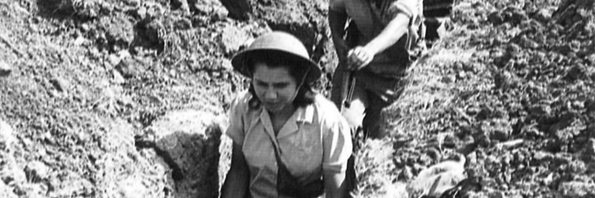 Żołnierze izraelscy w okopach w Negbie. Rok 1948.