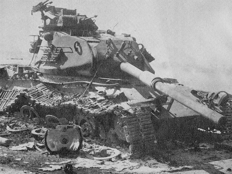 Izraelski czołg zniszczony na Synaju podczas wojny Jom Kipur.