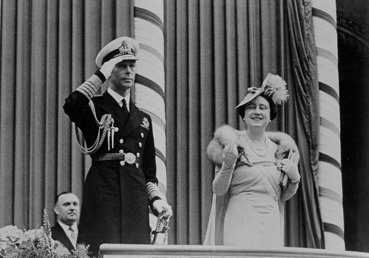 Król Jerzy VI i jego żona Elżbieta na zdjęciu z maja 1939 roku (domena publiczna).