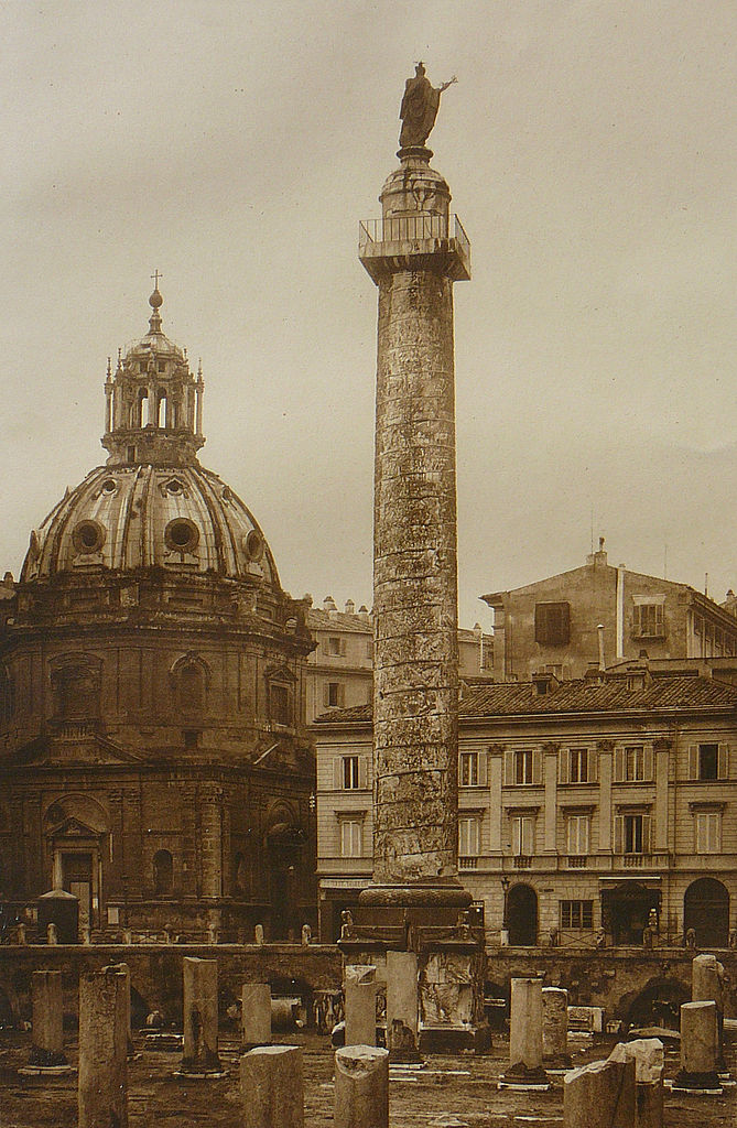 Kolumna Trajana na zdjęciu z końca XIX wieku (domena publiczna).