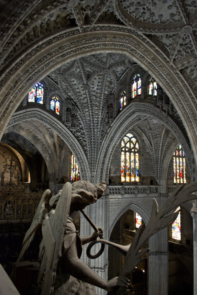 Wnętrze katedry w Sewilli.