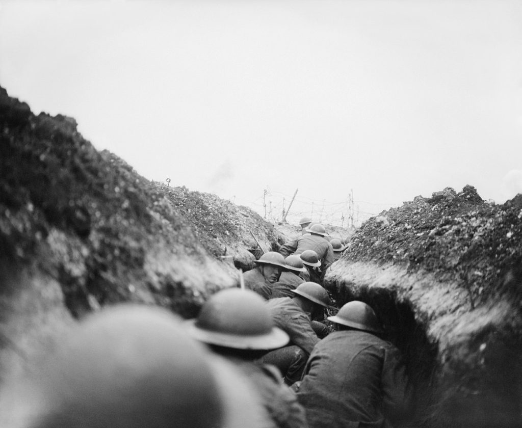 Brytyjska piechota w okopach w rejonie Arras (domena publiczna).