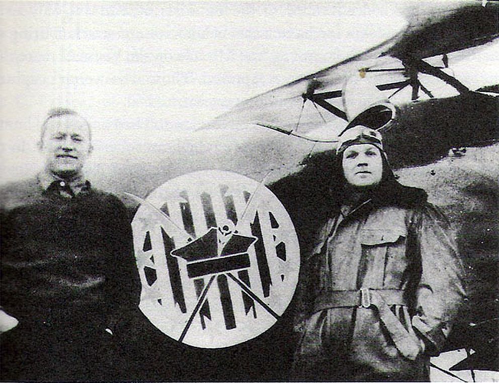 Cooper i Faunt Le Roy na zdjęciu z okresu wojny polsko-bolszewickiej (domena publiczna).