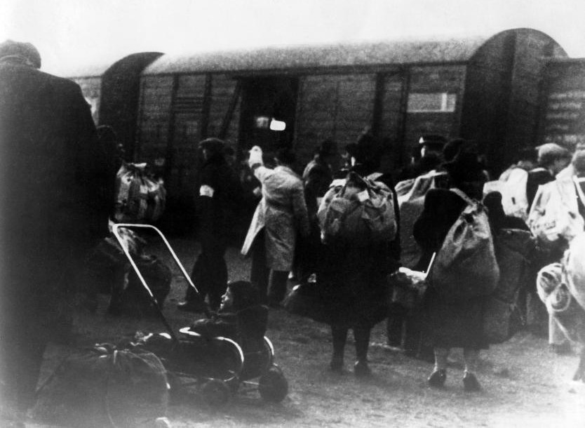 Deportacja Żydów z Westerbork. Zdjęcie wykonane między 1941 a 1944 rokiem (domena publiczna).
