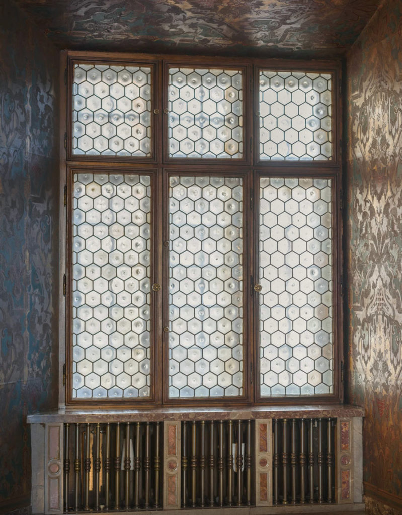 Jedno z okien na drugim piętrze Wawelu. Rekonstrukcja możliwego układu szyb