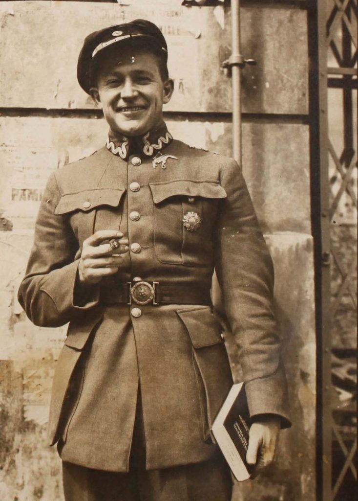 Jeszcze jedno zdjęcie Coopera w polskim mundurze (domena publiczna).