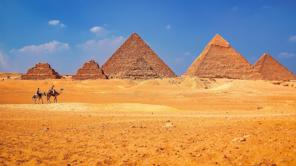 Kompleks piramid w Gizie. Fotografia współczesna.