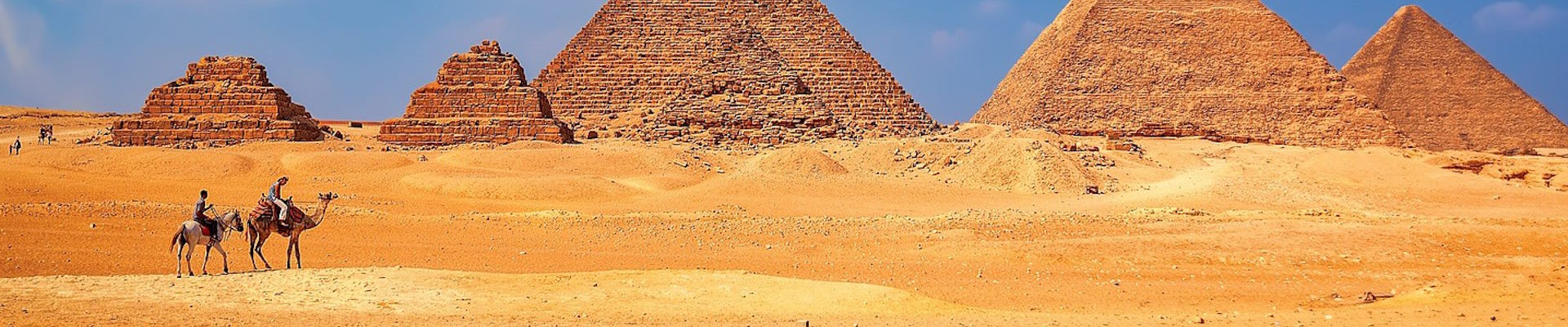 Kompleks piramid w Gizie. Fotografia współczesna.