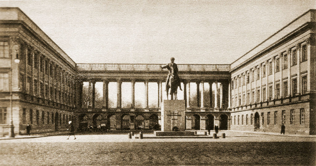 Siedziba Biura Szyfrów znajdowała się w Pałacu Saskim w Warszawie (domena publiczna).