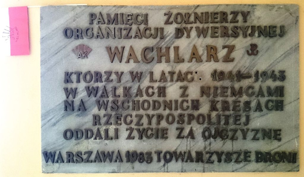Tablica upamiętniająca żołnierzy Wachlarza (Happa/CC BY 3.0).