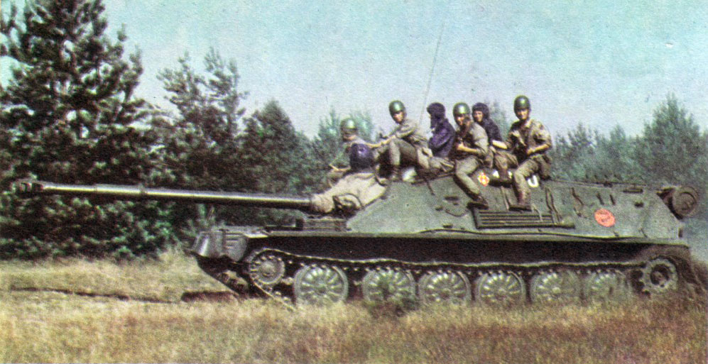 Żołnierze 6 Dywizji Powietrznodesantowej. Zdjęcie z przełomu lat 60. i 70. XX wieku (domena publiczna).