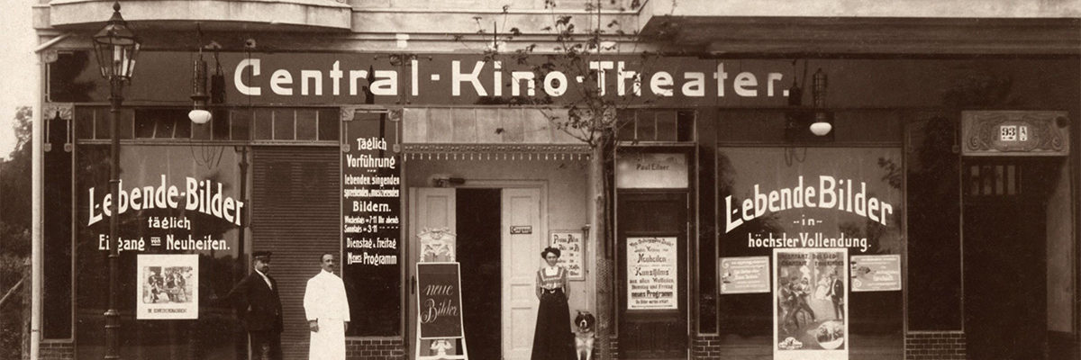 Fasada kina w Berlinie. Rok 1910.