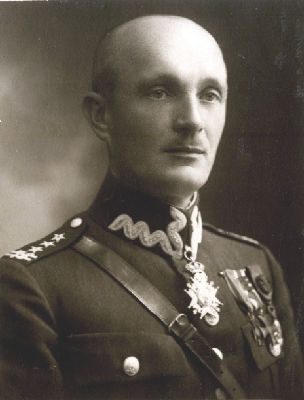 Ignacy Oziewicz. Pierwszy komendant Narodowych Sił Zbrojnych na zdjęciu z okresu międzywojennego  (domena publiczna).
