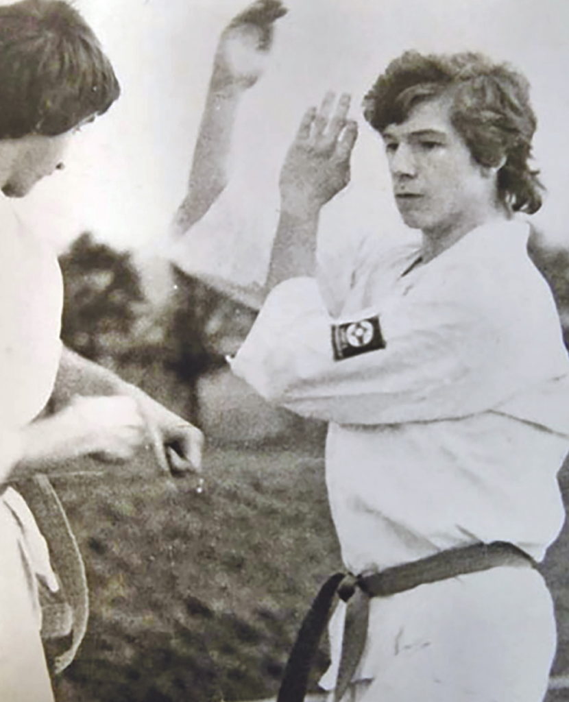 Nastoletni Tomasz Dzieran podczas treningu karate kyokushin. Zdjęcie z książki Mój przyjaciel Drago (materiały prasowe).