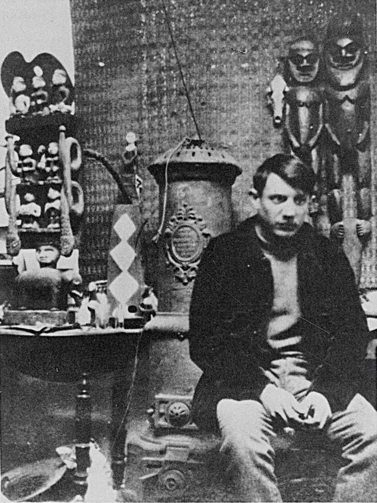 Pablo Picasso w swoim studiu na zdjęciu z 1908 roku (Franck Gelett Burgess/domena publiczna).