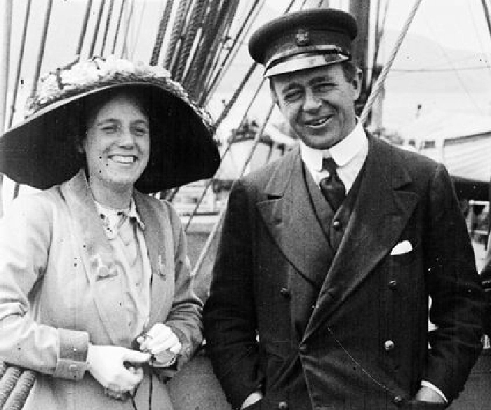 Słynny brytyjski polarnik Robert Falcon Scott wraz z żoną Kathleen (Herbert Ponting/domena publiczna).