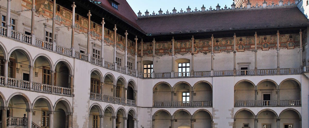 Dziedziniec arkadowy zamku na Wawelu (fot. Zetpe0202)