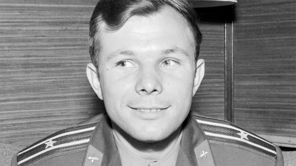 Jurij Gagarin po powrocie na ziemię. Fotografia z 1961 roku.