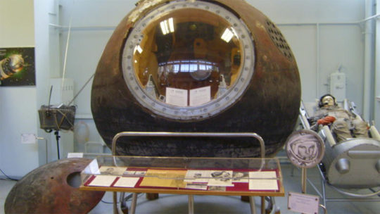 Kapsuła statku kosmicznego Wostok 1 na ekspozycji muzealnej pod Moskwą.