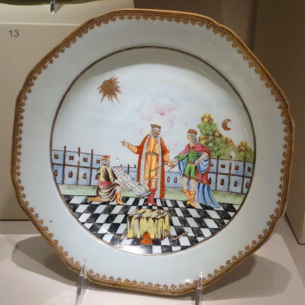 Chiński talerz z białej porcelany przeznaczony na rynek Europejski. Połowa XVIII wieku (Daderot/domena publiczna).