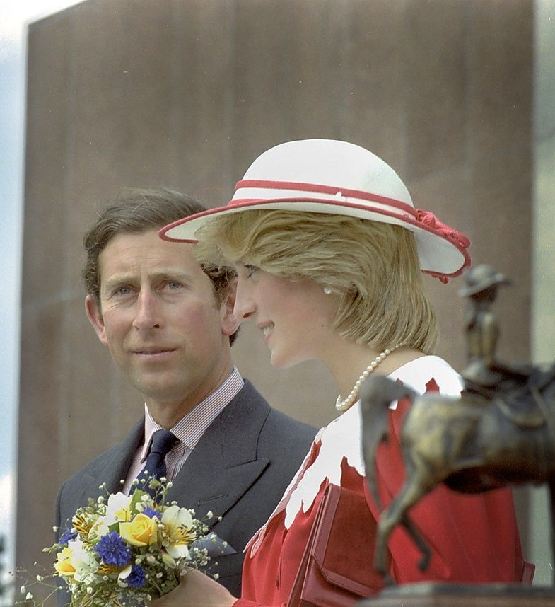 Diana i Karol na zdjęciu wykonanym w styczniu 1983 roku (domena publiczna).