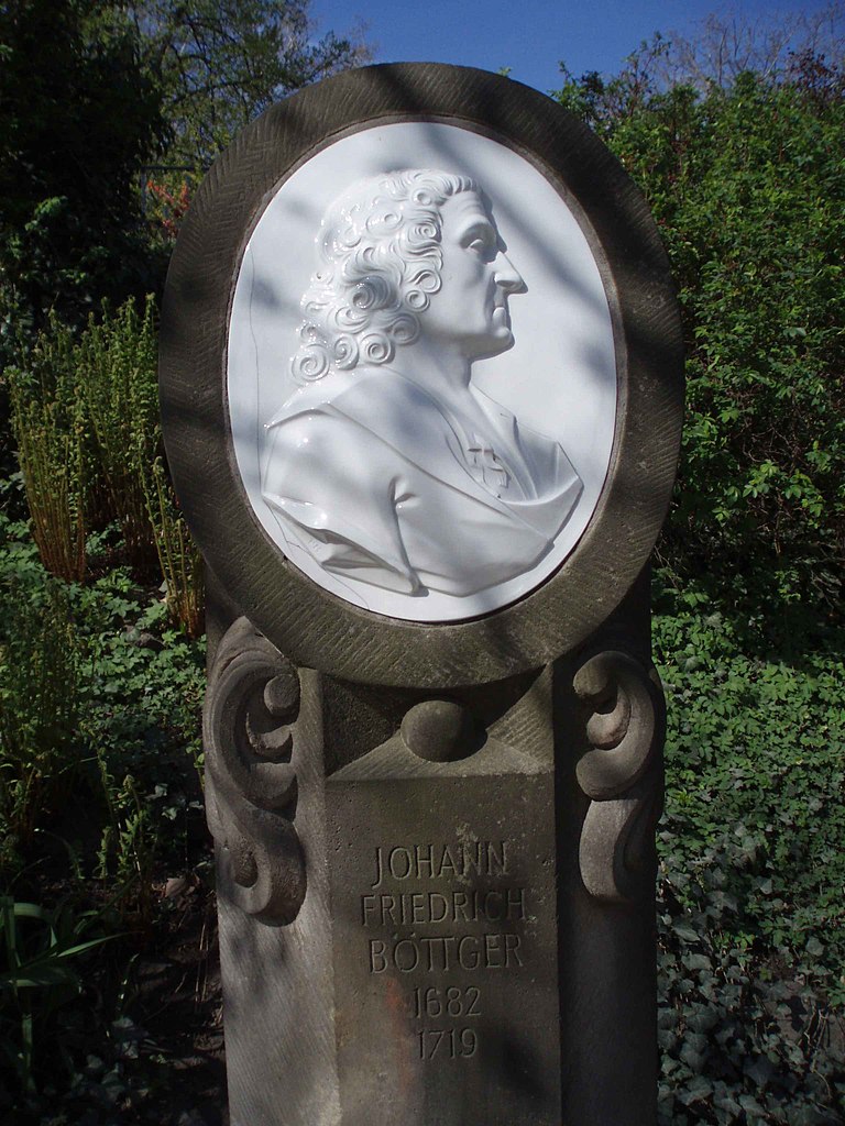Pomnik Johanna Friedricha Böttgera w Dreźnie (Hejkal/CC BY-SA 2.0 de).