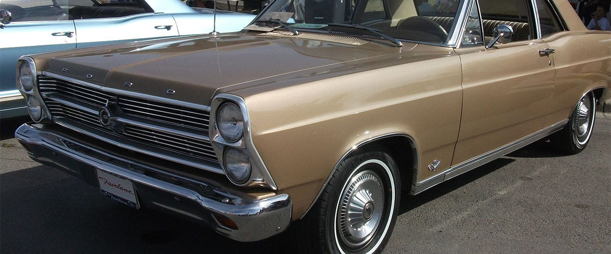 Ford Fairlane z 1966 roku, podobny do tego, jakim podróżowali Jaroszewiczowie.