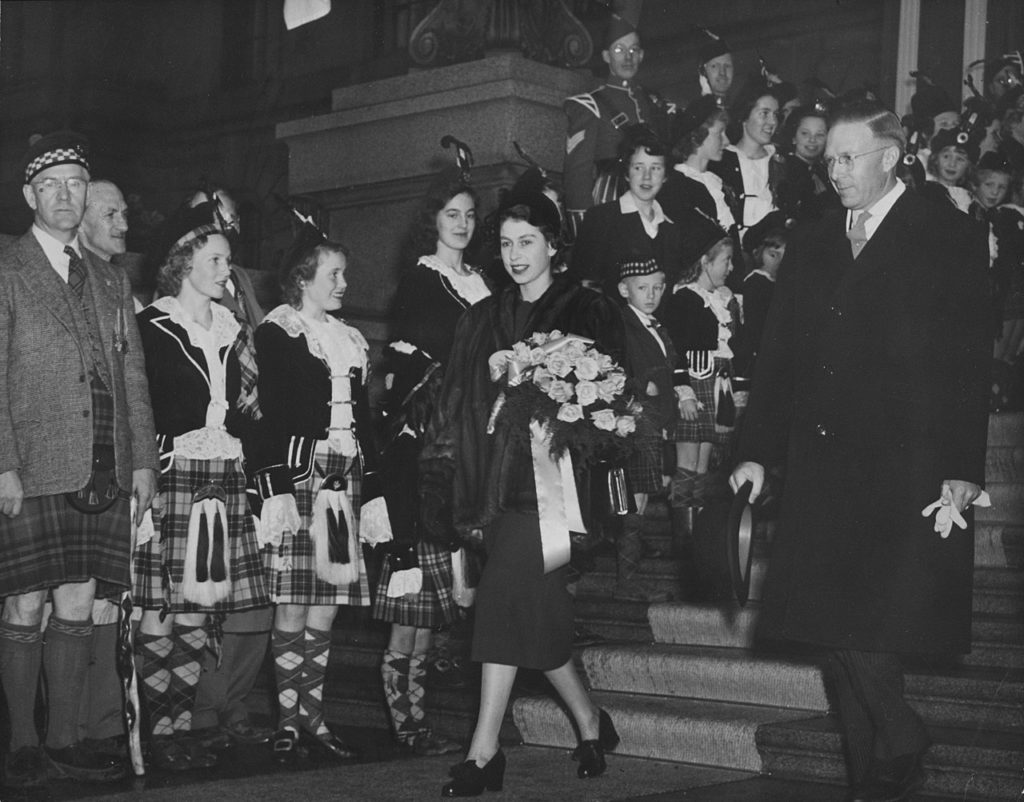 Księżniczka Elżbieta podczas wizyty w Kanadzie (domena publiczna).