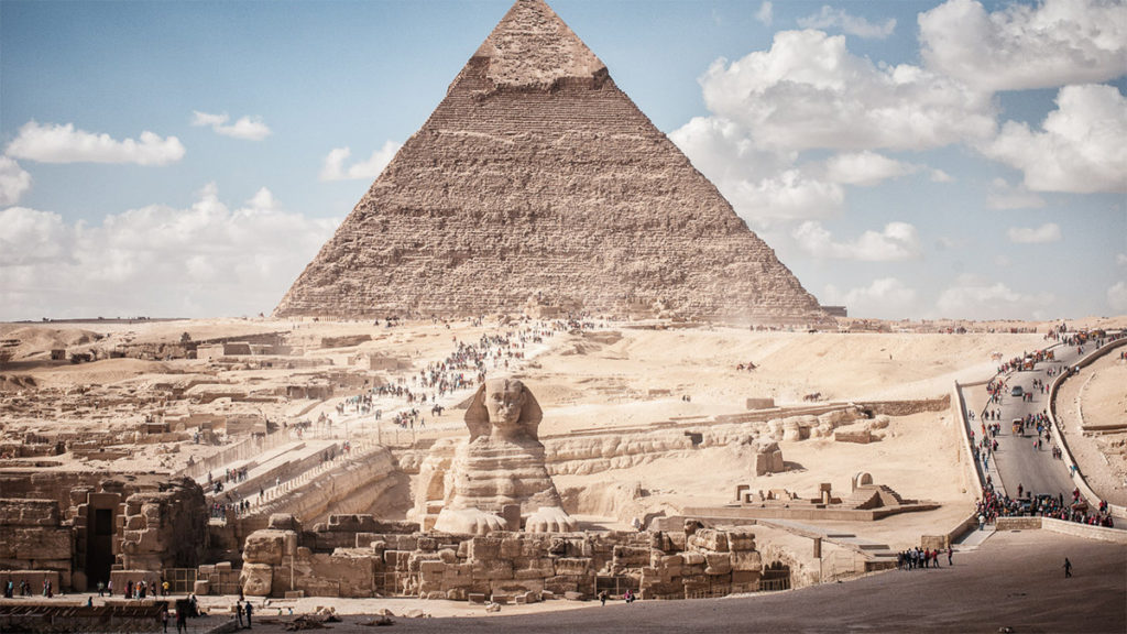 Piramida Chefrena, sąsiadująca z wielką piramidą Cheopsa