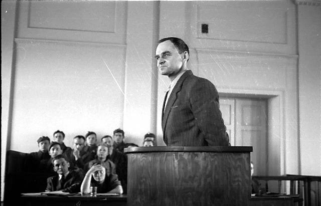 Witold Pilecki w trakcie procesu. 1948 rok (domena publiczna).