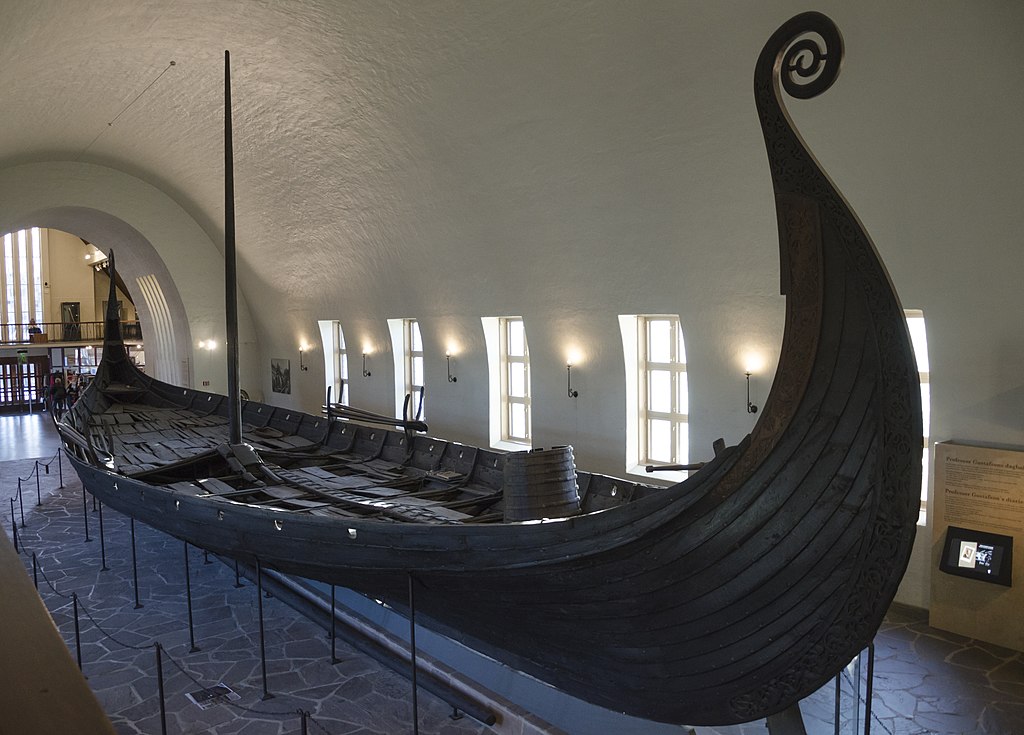 Zrekonstruowana łódź z Osebergu (Petter Ulleland/CC BY-SA 4.0).