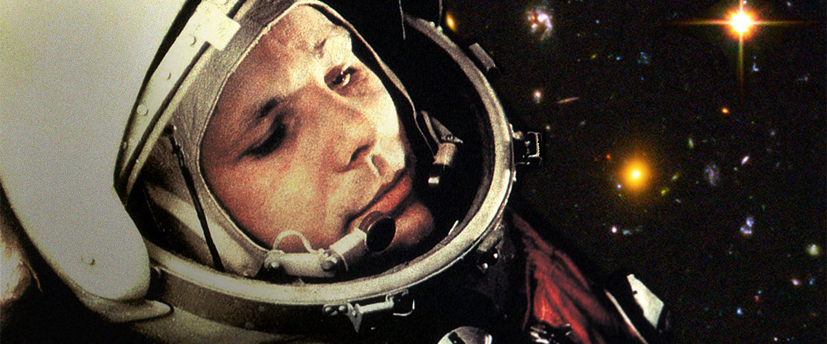 Jurij Gagarin na tle gwiazd (kolaż - Robert Couse-Baker, lic. CC-BY 2,0).