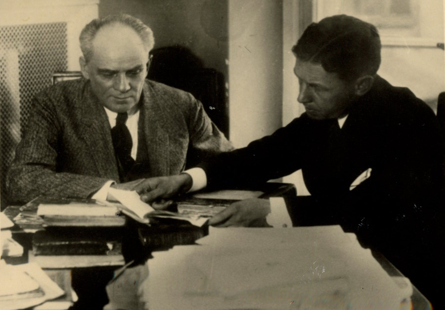 Stefan Żeromski i Juliusz Osterwa na zdjęciu wykonanym w 1924 roku (domena publiczna).