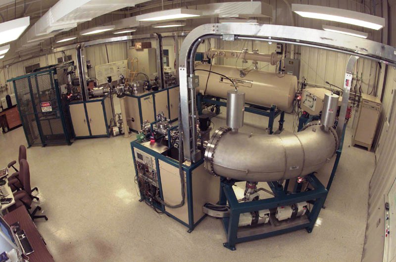 Akceleratorowy spektrometr masowy, wykorzystywany do badania próbek węgla C14.