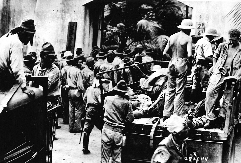 Amerykańscy żołnierze wzięci do niewoli podczas bitwy o Corregidor (domena publiczna).