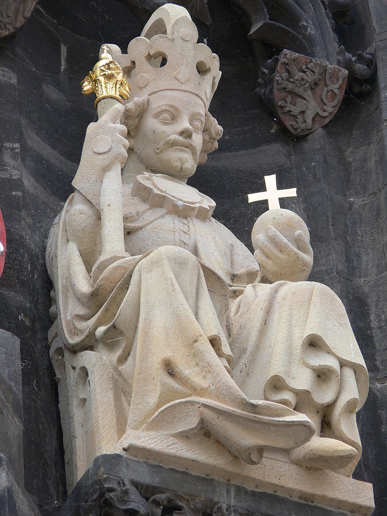 Rzeźba przedstawiająca Wacława IV z mostu Karola w Pradze (Pajast/domena publiczna).