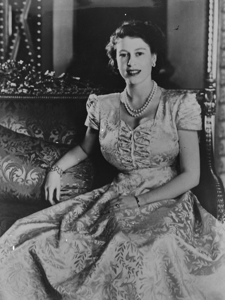 Księżniczka Elżbieta na zdjęciu wykonanym kilka dni po porodzie (domena publiczna).