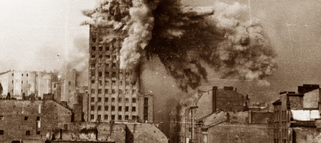 Bombardowanie gmachu Prudentialu w 28. dniu powstania warszawskiego