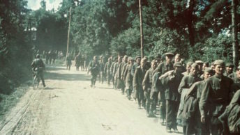 Jeńcy radzieccy wzięci do niewoli podczas operacji Barbarossa.