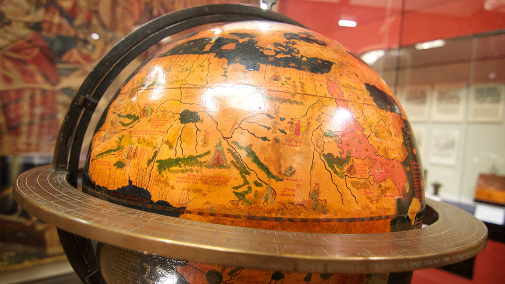 Najstarszy zachowany globus. Tzw. Erdapfel z końca XV wieku (fot. Jeff Nyveen,. CC-BY-ND 2,0).