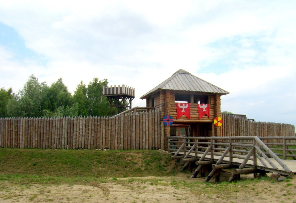 Rekonstrukcja średniowiecznego grodu w Pobiedziskach. Ilustracja poglądowa (Gorofil/CC BY-SA 4.0)