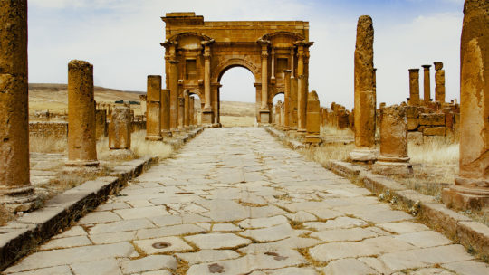 Rzymskie ruiny w Afryce Północnej (fot. Yane Casouf, lic. CC-BY-SA 3,0).